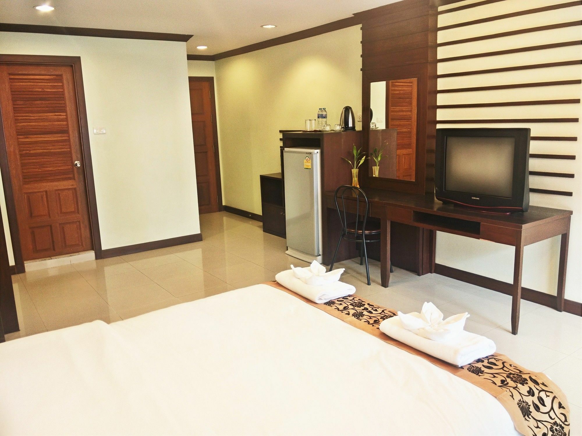 Daratalay - Jomtien Hotell Bang Lamung Exteriör bild
